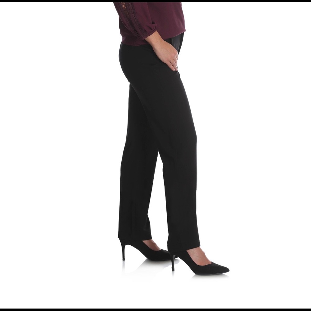 ⚠️SALE⚠️NWT Women’s Lee Rider - Straight Leg - Picture 2 of 3